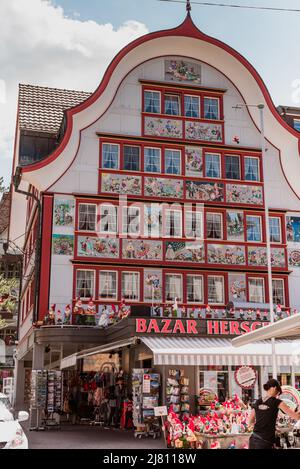 Appenzell Suisse. 8 juillet 2018 Maisons colorées au village d'Appenzell en Suisse par beau temps. Banque D'Images