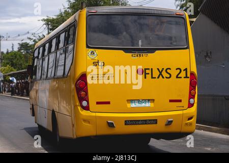 Santiago, Chili - décembre 2021: Un Transantiago, ou Red Metropolitana de Movilidad, bus à Santiago Banque D'Images