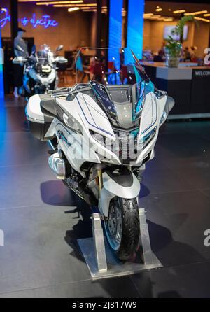 Nonthaburi, Thaïlande - 24 mars 2022: BMW R 1250 RT moto exposée dans Motor Show 2022 Banque D'Images