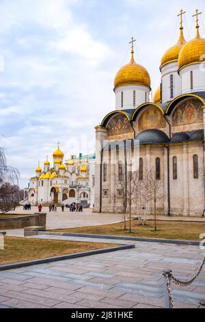 Moscou, Russie - 10 avril 2022 : à l'intérieur du mur du Kremlin - Ivan la Grande Tour de la cloche à Moscou, Russie Banque D'Images