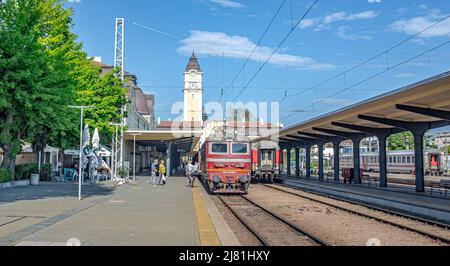 La gare centrale de Burgas Bulgarie.Burgas est entourée par les lacs de Burgas et située à l'extrémité ouest de la mer Noire.Burgas B. Banque D'Images