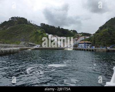 Cudillero, un village de pêcheurs sur la côte des Asturies. Espagne. Banque D'Images