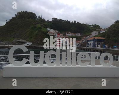 Cudillero, un village de pêcheurs sur la côte des Asturies. Espagne. Banque D'Images