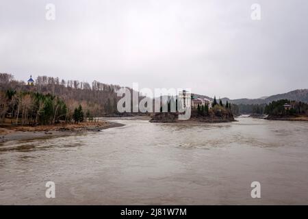 La couronne de l'Altaï est un hôtel cher sur l'île. 19 avril 2022. Russie Altaï Banque D'Images