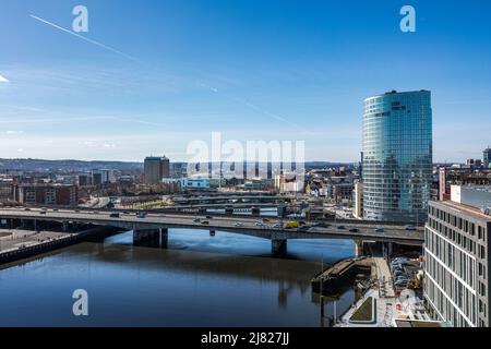 Vue sur Belfast, vue vers le sud sur la rivière Lagan, Irlande du Nord Banque D'Images