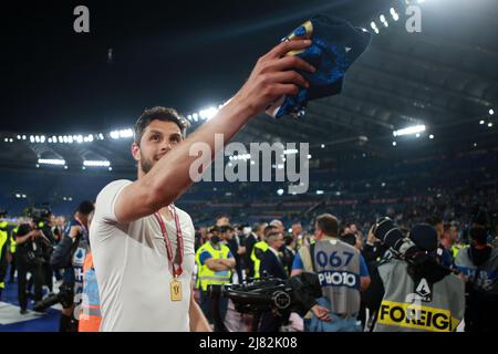 Andrea Ranocchia du FC Internazionale célèbre après avoir remporté le match final de Coppa Italia entre Juventus FC et FC Internazionale au Stadio Olimpico le 11 mai 2022 à Rome, Italie. Banque D'Images