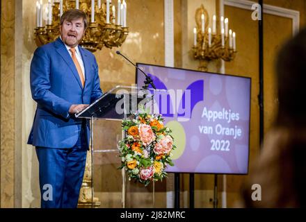 LA HAYE - pays-Bas, 2022-05-12 13:39:20 LA HAYE - Roi Willem-Alexander lors de la présentation des Appeltjes van Oranje, prix annuels du Fonds Oranje. Normalement, la reine M‡xima le fait, mais le roi prend le relais une fois parce que les prix sont remis pour la vingtième fois. REMKO DE WAAL pays-bas hors - belgique hors Banque D'Images