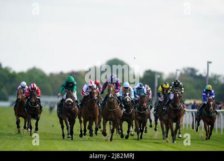 Cruyff tour monté par David Allan (au centre) gagne le Paddy Power Hambleton handicap pendant le deuxième jour du Dante Festival 2022 à l'hippodrome de York. Date de la photo: Jeudi 12 mai 2021. Banque D'Images