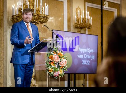 LA HAYE - pays-Bas, 2022-05-12 13:39:12 LA HAYE - Roi Willem-Alexander lors de la présentation des Appeltjes van Oranje, prix annuels du Fonds Oranje. Normalement, la reine M‡xima le fait, mais le roi prend le relais une fois parce que les prix sont remis pour la vingtième fois. REMKO DE WAAL pays-bas hors - belgique hors Banque D'Images