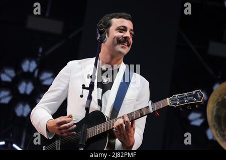 Turin, Italie. 11th mai 2022. L'artiste de Turin Alberto Bianco, connu simplement sous le nom de Bianco, se produit au village Eurovision. (Photo de Daniela Parra Saiani/Pacific Press) crédit: Pacific Press Media production Corp./Alay Live News Banque D'Images