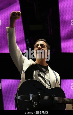 Turin, Italie. 11th mai 2022. L'artiste de Turin Alberto Bianco, connu simplement sous le nom de Bianco, se produit au village Eurovision. (Photo de Daniela Parra Saiani/Pacific Press) crédit: Pacific Press Media production Corp./Alay Live News Banque D'Images