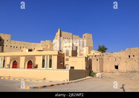 Mars 16 2022 - Bahla, Oman: le fort de Bahla aurait été construit entre le 12th et 15th siècle par le Banu Nebhan construit avec des briques faites de Banque D'Images