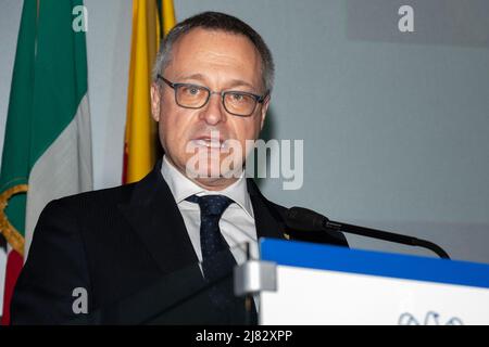 Naples, Italie. 12th mai 2022. Carlo Bonomi, Président de la Confindustria lors de son discours à l'Assemblée publique "cohésion de Sud" organisée par l'Union industrielle de Naples. Crédit : Agence photo indépendante/Alamy Live News Banque D'Images