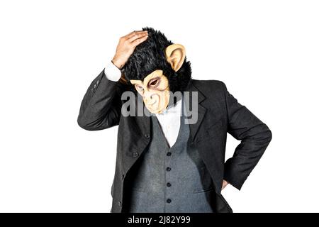 Homme de singe faisant un geste de préoccupation avec la main sur la tête Banque D'Images