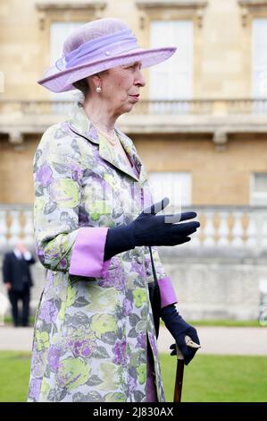 La princesse royale participe à la fête annuelle du jardin de l'association Not Forgotten à Buckingham Palace à Londres. Date de la photo: Jeudi 12 mai 2022. Banque D'Images