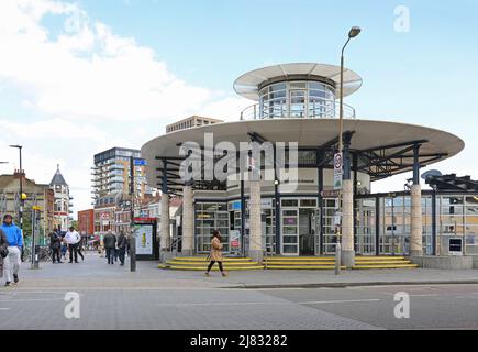 Entrée à la gare de Woolwich Arsenal. Réseau ferroviaire sud-est. À l'angle de Woolwich New Road et Vincent Road. Banque D'Images