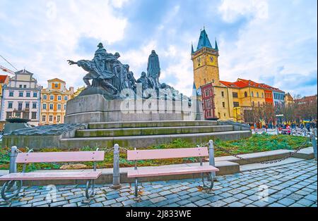 Les petits bancs du Mémorial Jan Hus, situé sur la place de la Vieille ville, Prague, République Tchèque Banque D'Images