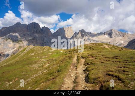 Vue sur le massif de Marmolada près de Val Contrin.Dolomites. Banque D'Images