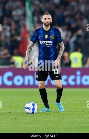 InterÕs milieu de terrain croate Marcelo Brozovic contrôle le ballon lors de la finale de Coppa Italia entre Juventus et Inter au stade Olimpico Rome, centre de l'Italie, le 11 mai 2022. Banque D'Images