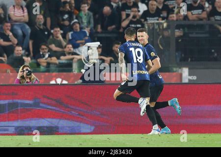 InterÕs milieu de terrain croate Ivan Perisic fête après avoir marquant un but lors de la finale de Coppa Italia entre Juventus et Inter au stade Olimpico Rome, centre de l'Italie, le 11 mai 2022. Banque D'Images