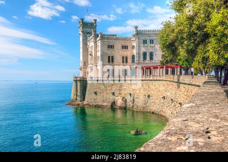 Château de Miramare, Trieste, Friuli-Venezia Giulia, Italie Banque D'Images