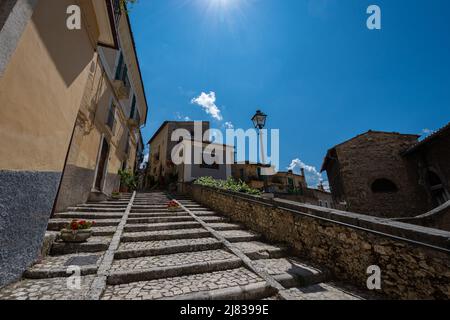 Pacentro, l'Aquila, Abruzzes. Ancienne ville médiévale, connue pour ses fortifications (Castello Caldora) Banque D'Images