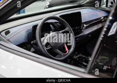 Riga, Lettonie, 29 avril 2022 : Volkswagen ID.4 volant et tableau de bord SUV entièrement électriques , modèle 2022 Banque D'Images