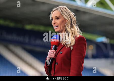 Jenna Brooks Sky Sports reporter de la ligue de rugby pendant le tournage au stade John Smiths Banque D'Images