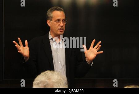 12 mai 2022, New York, États-Unis: (NOUVEAU) Conférence de presse avec le président de la bibliothèque publique de New York, Anthony Marx, sur les trésors de la bibliothèque publique de New York: Présentation d'une collection de plus de 125 ans. 12 mai 2022, New York, États-Unis : Une conférence de presse avec Anthony Marx, Président de la Bibliothèque publique de New York sur les trésors de la Bibliothèque publique, présentant une Collection de plus de 125 ans avec la présence de Declan Kiely, Directeur, Collections spéciales et expositions, Bibliothèque publique de New York sur la cinquième avenue avec 42 rue. Anthony Marx a parlé de l'histoire de la Bibliothèque et de l'importance de‚„ Banque D'Images