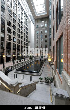 Architecture moderne, fontaine au World Trade Centre, Montréal, province de Québec, Canada Banque D'Images