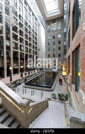 Architecture moderne, fontaine au World Trade Centre, Montréal, province de Québec, Canada Banque D'Images