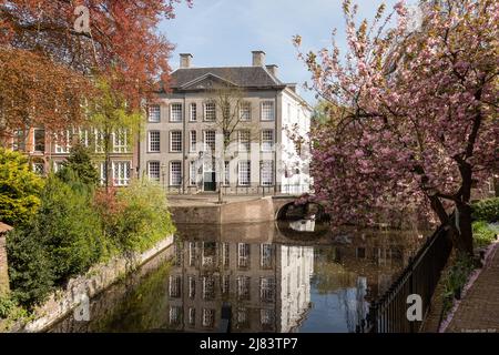 Maisons de canal dans le vieux centre de la ville historique d'Amersfoort. Banque D'Images