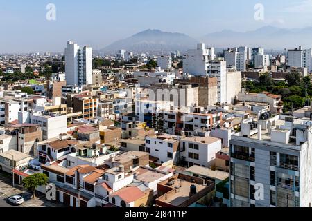 Le Skyline de la ville de Trujillo, région de la Libertad, Pérou. Banque D'Images