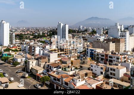 Le Skyline de la ville de Trujillo, région de la Libertad, Pérou. Banque D'Images