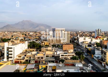 Le Skyline de la ville de Trujillo, région de la Libertad, Pérou. Banque D'Images