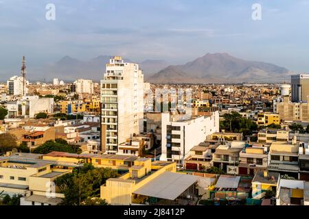 Le Skyline de la ville de Trujillo, région de la Libertad, Pérou. Banque D'Images