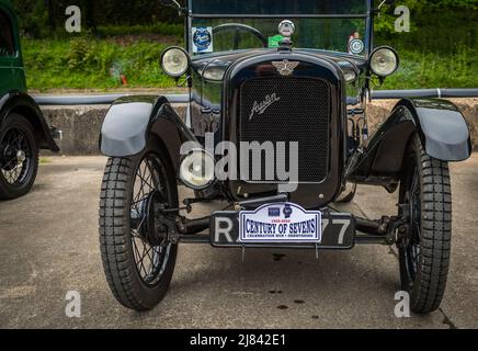 Les membres du club automobile d’Austin avant la guerre 7 qui participent à la tournée « Century of Sevens Celebration » autour des Dales du Derbyshire. Banque D'Images