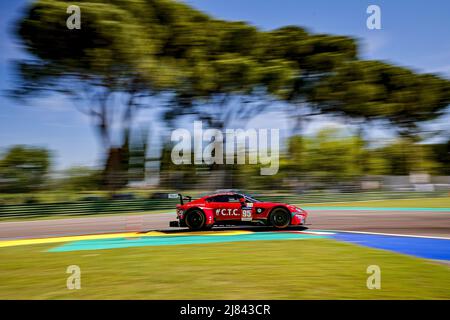 95 ADAM Jonny (gbr), HARSHORNE John (gbr), CHAVES Henrique (prt), Oman Racing avec TF Sport, Aston Martin Vantage AMR, action pendant les 4 heures d'Imola 2022, 2nd tour de la série européenne le Mans 2022 sur le circuit Imola du 12 au 15 mai, à Imola, Italie - photo : Paulo Maria/DPPI/LiveMedia Banque D'Images