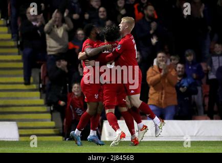 Ashley Hemmings (à gauche), de Kidderminster Harriers, célèbre le premier but de son côté lors du match nord de la Ligue nationale au stade Aggborough, à Kidderminster. Date de la photo: Jeudi 12 mai 2021. Banque D'Images