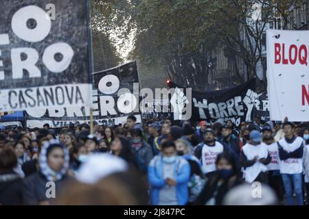 Buenos Aires, Argentine, 12th mai 2022. Les organisations sociales de la Marche fédérale ont tenu une loi sur la Plaza de Mayo sous le slogan: Pour le travail et le salaire; contre la faim et la pauvreté. (Credit image: Esteban Osorio/Alay Live News) Banque D'Images