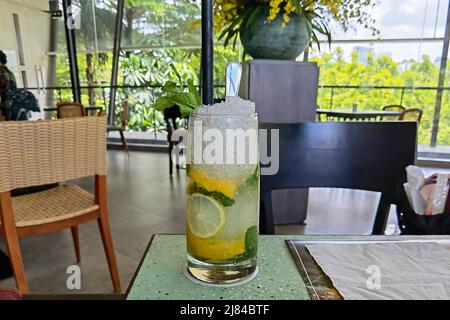 Boisson aux fruits de la glace Kocktail au Cafe BSD City Serpong, Indonésie Banque D'Images