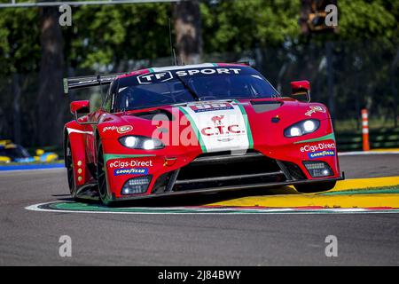 95 ADAM Jonny (gbr), HARSHORNE John (gbr), CHAVES Henrique (prt), Oman Racing avec TF Sport, Aston Martin Vantage AMR, action pendant les 4 heures d'Imola 2022, 2nd tour de la série européenne le Mans 2022 sur le circuit Imola du 12 au 15 mai, à Imola, Italie - photo : Paulo Maria/DPPI/LiveMedia Banque D'Images