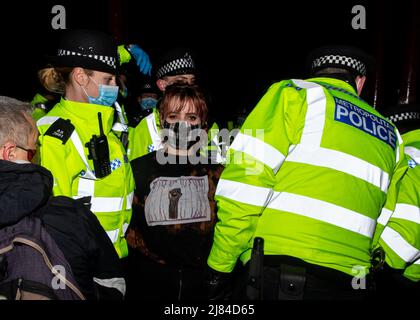 Scènes de colère et arrestations à la veillée de Sarah Everard « Requan ces Streets » tenue à Clapham Common, Londres présentant: Voir où: Londres, Royaume-Uni quand: 13 mars 2021 crédit: Mario Mitsis/WENN Banque D'Images