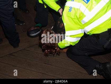 Scènes de colère et arrestations à la veillée de Sarah Everard « Requan ces Streets » tenue à Clapham Common, Londres présentant: Voir où: Londres, Royaume-Uni quand: 13 mars 2021 crédit: Mario Mitsis/WENN Banque D'Images