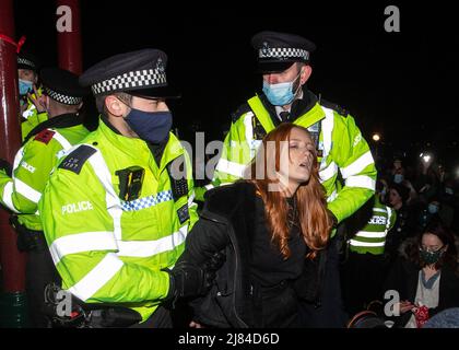 Scènes de colère et arrestations à la veillée de Sarah Everard « Requan these Streets » tenue à Clapham Common, Londres avec: Patsy Stevenson où: Londres, Royaume-Uni quand: 13 mars 2021 crédit: Mario Mitsis/WENN Banque D'Images