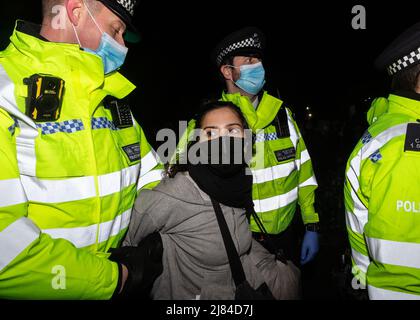 Scènes de colère et arrestations à la veillée de Sarah Everard « Requan ces Streets » tenue à Clapham Common, Londres présentant: Voir où: Londres, Royaume-Uni quand: 13 mars 2021 crédit: Mario Mitsis/WENN Banque D'Images
