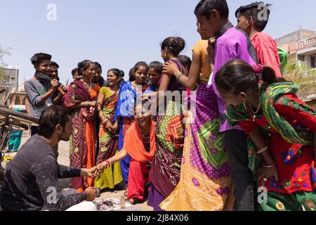 Kavant, l'arène de rassemblement d'un groupe tribal depuis des temps immémoriaux. C'est un rassemblement de la communauté de Rathva. Banque D'Images