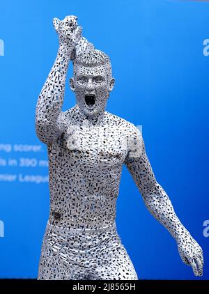 Statue de la légende du Manchester City Club, Sergio Aguero, conçue par le sculpteur Andy Scott à l’extérieur du stade Etihad de Manchester, pour commémorer le dixième anniversaire du premier titre de Premier League du club et le moment emblématique de 93:20. Date de la photo: Vendredi 13 mai 2022. Banque D'Images