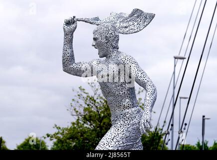 Statue de la légende du Manchester City Club, Sergio Aguero, conçue par le sculpteur Andy Scott à l’extérieur du stade Etihad de Manchester, pour commémorer le dixième anniversaire du premier titre de Premier League du club et le moment emblématique de 93:20. Date de la photo: Vendredi 13 mai 2022. Banque D'Images