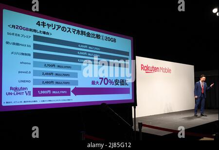 Tokyo, Japon. 13th mai 2022. Le nouveau président japonais de Rakuten Mobile, Shunsuke Yazawa, annonce les nouveaux services de Rakuten Mobile au siège social de la société à Tokyo le vendredi 13 mai 2022. Rakuten Mobile a annoncé le nouveau plan de remise sur son réseau mobile, l'utilisation mensuelle de données jusqu'à 3GB sera de 980 yens pour la redevance à partir de juillet 1. Credit: Yoshio Tsunoda/AFLO/Alay Live News Banque D'Images